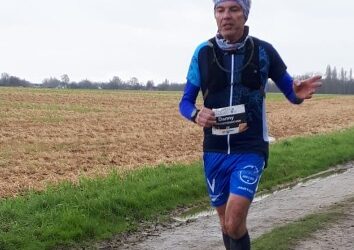 Puike prestatie van burgemeester uit Huldenberg Danny Vangoidtsenhoven tijdens de eerste Druivenmarathon