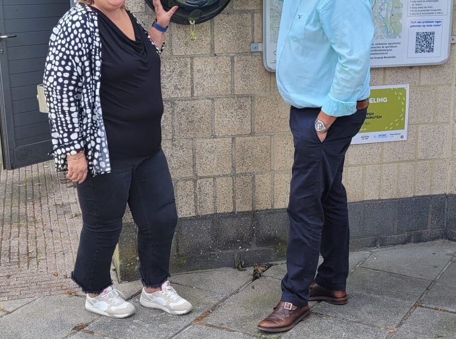 Gemeente Huldenberg neemt nieuwe AED-toestellen in gebruik