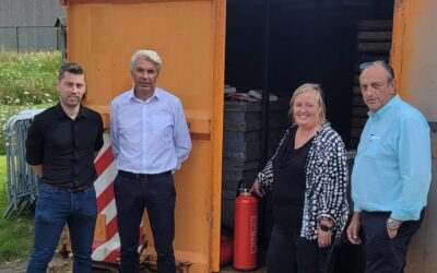 Opgefriste podiumwagen en nieuwe feestcontainer in gebruik genomen